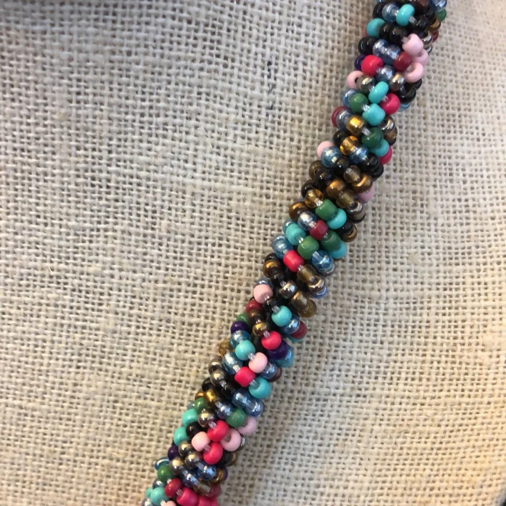 Beaded necklace and earrings set - Picture 4 of 7